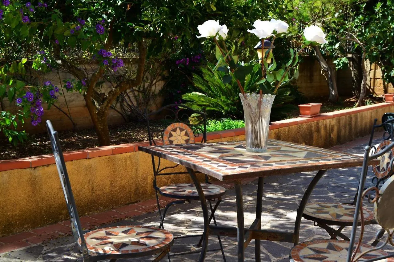 Panzió B & B S. Elia Villa Surrounded By Greenery Inside The Historic Dubini Park San Cataldo