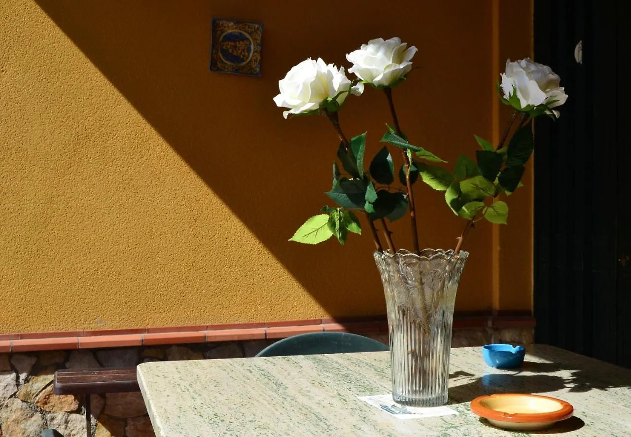 B & B S. Elia Villa Surrounded By Greenery Inside The Historic Dubini Park San Cataldo Panzió