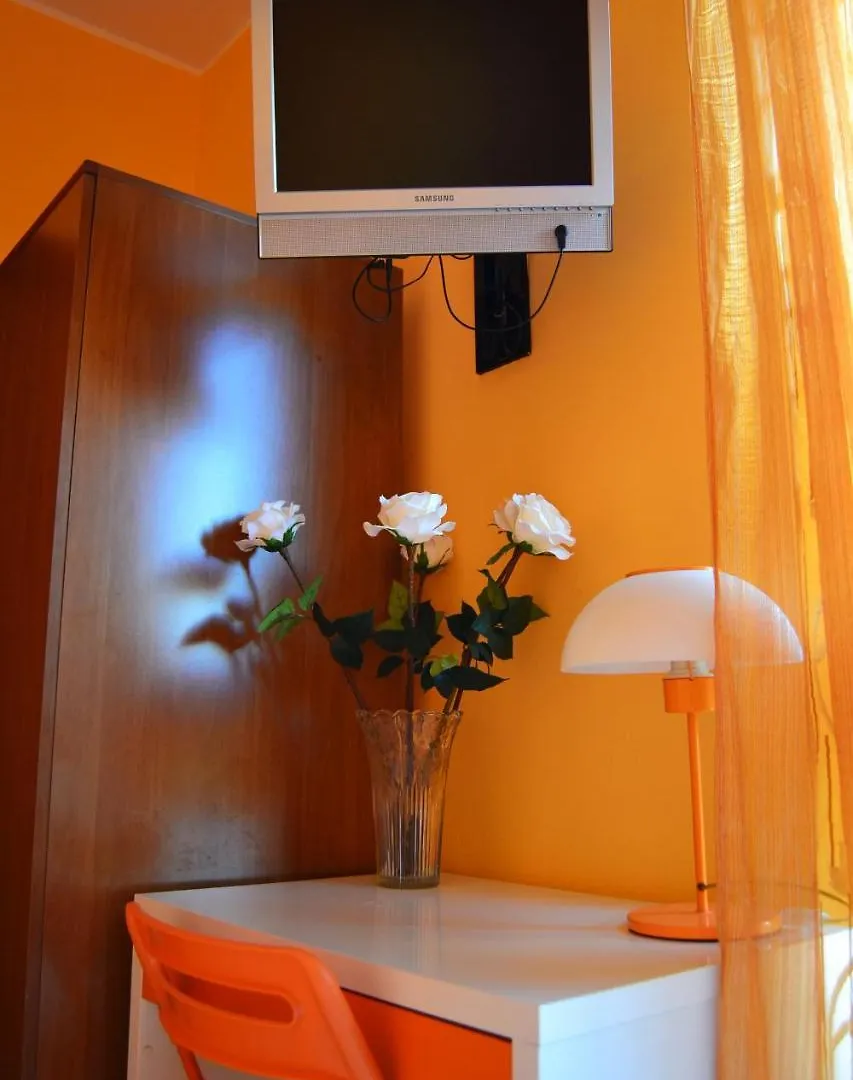 B & B S. Elia Villa Surrounded By Greenery Inside The Historic Dubini Park San Cataldo Panzió